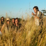 Kleingruppenreise-Menschen-Im-Bush Vorschaubild zu Kleingruppenreise auf Pirschwanderung